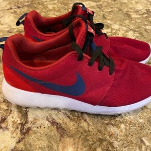 Mens Nike Sneakers Size 9